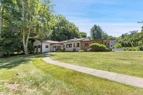 2 Ruth Ct, Ramapo, NY 10952