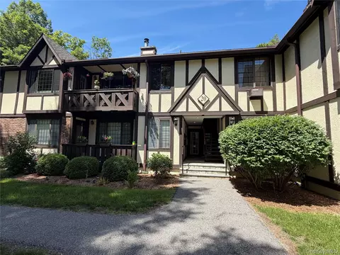 20 Foxwood Dr #1, Mount Pleasant, NY 10570