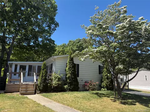 52583 Riverleigh Ave #83, Riverhead, NY 11901