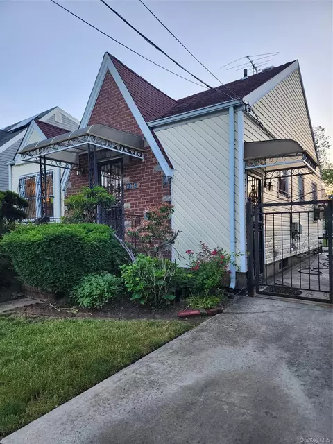 11942 238th St, Cambria Heights, NY 11411
