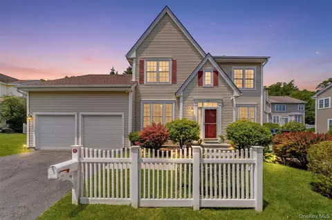 151 Classic Ct, White Plains, NY 10603