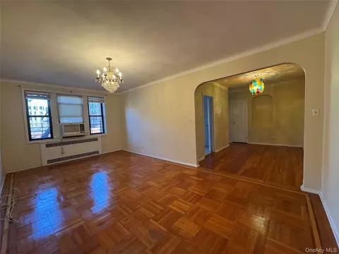 43-30 44th St #3F, New York, NY 11104