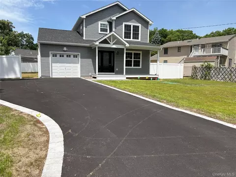 492 Blue Point Rd, Farmingville, NY 11738