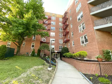 151-05 Cross Island Pkwy #2C, Whitestone, NY 11357