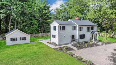 676 Hardscrabble Rd, New Castle, NY 10514