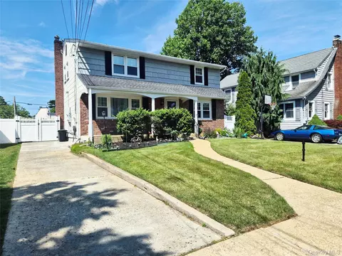 1920 Clemons St, Bellmore, NY 11710