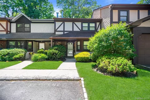 5 Pond Path, Woodbury, NY 11797