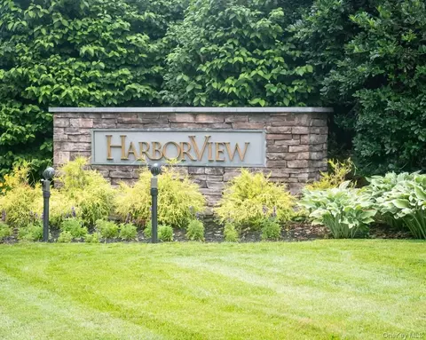 100 Harbor View Dr #251, North Hempstead, NY 11050