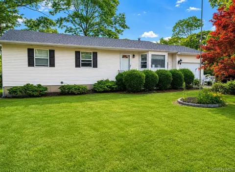 423 Free State Dr, Shirley, NY 11967