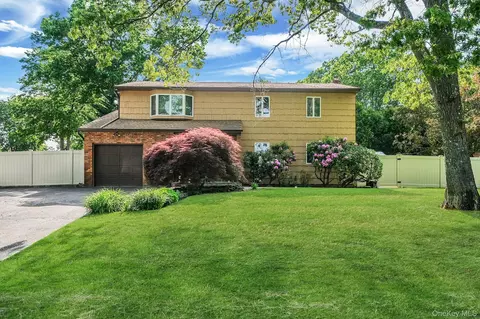 26 Heritage Pl S, Nesconset, NY 11767