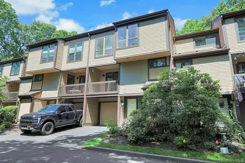 83 Deerfield Ln, Ossining, NY 10562