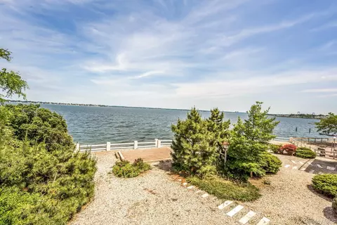 1490 Shore Dr #4F, New York, NY 10465