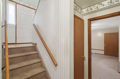 Entry Way - 122 River Rd, Shawangunk, NY 12589 photo 1 of 1