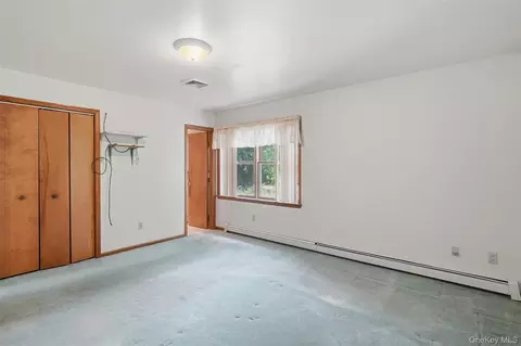 Bedroom - 122 River Rd, Shawangunk, NY 12589 photo 6 of 9