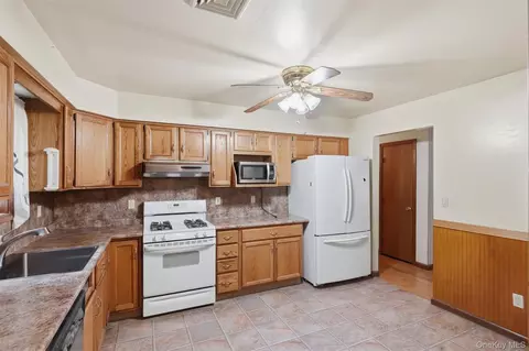 Kitchen - 122 River Rd, Shawangunk, NY 12589 photo 1 of 2