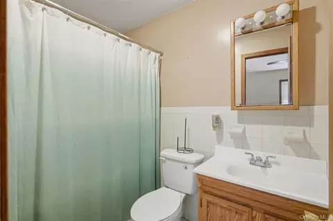 Bath - 122 River Rd, Shawangunk, NY 12589 photo 3 of 3