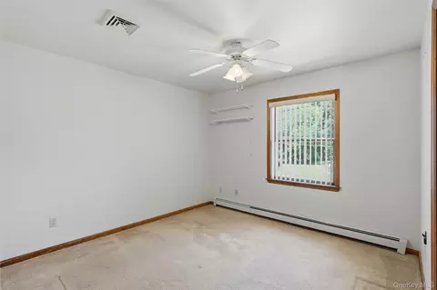 Bedroom - 122 River Rd, Shawangunk, NY 12589 photo 4 of 9