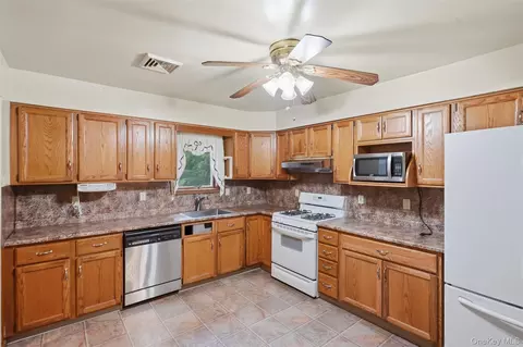 Kitchen - 122 River Rd, Shawangunk, NY 12589 photo 2 of 2