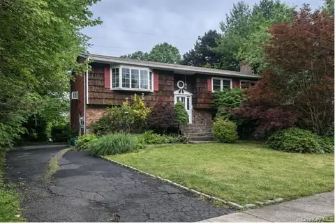 106 Rockland Ln, Ramapo, NY 10977