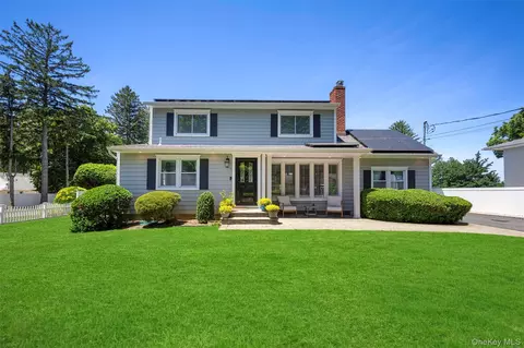 19 Alyssum Ave, Huntington, NY 11743