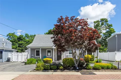51 Cliff Ln, Levittown, NY 11756