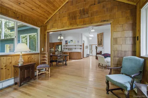 Entry Way - 4 Loggers Ct, Kent, NY 10512 photo 1 of 2