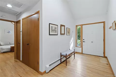 Entry Way - 4 Loggers Ct, Kent, NY 10512 photo 2 of 2