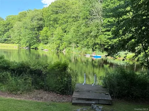 View/Area - 4 Loggers Ct, Kent, NY 10512 photo 2 of 4