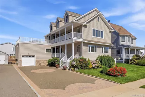 458 Little East Neck Rd S, Babylon, NY 11702