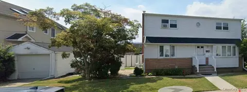 360 Litchfield Ave, Meacham, NY 11003