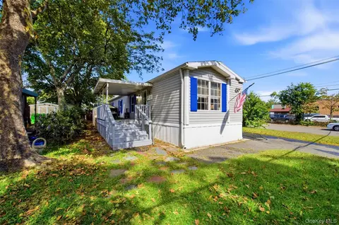 1137 Unit 124 Lincoln Ave, Holbrook, NY 11741