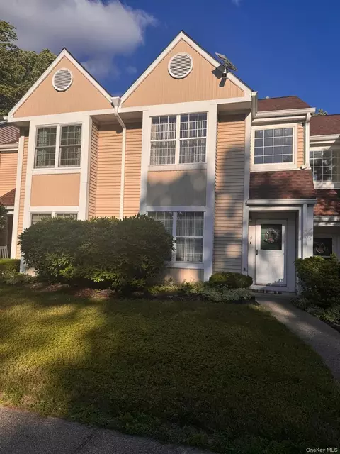 8 Creekside Cir, Ramapo, NY 10977