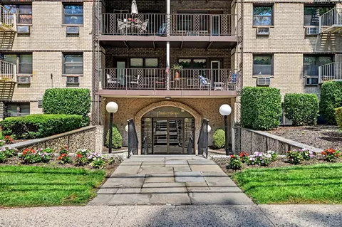 2241 Palmer Ave #1D, New Rochelle, NY 10801