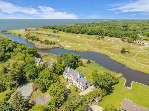 68 S Howells Point Rd, Bellport, NY 11713