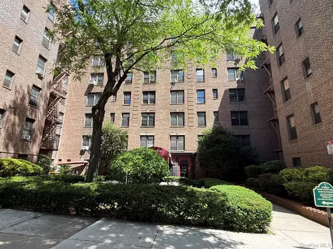 83-05 98 St #3H, New York, NY 11421