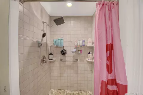 Bath - 4 Seneca Dr, Commack, NY 11725 photo 1 of 2