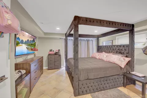 Bedroom - 4 Seneca Dr, Commack, NY 11725 photo 3 of 4