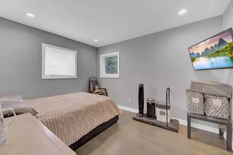 Bedroom - 4 Seneca Dr, Commack, NY 11725 photo 4 of 4