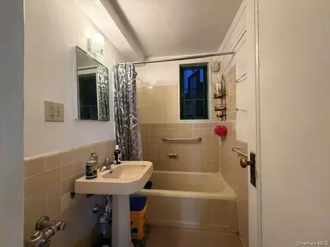 1670 Metropolitan Ave #3F, New York, NY 10462
