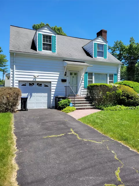 37 Poe St, Greenburgh, NY 10530