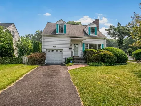 37 Poe St, Greenburgh, NY 10530