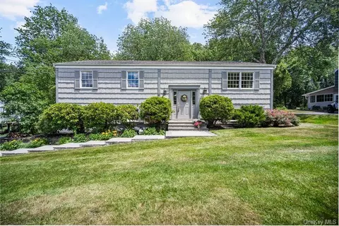 3282 Quinlan St, Yorktown, NY 10598