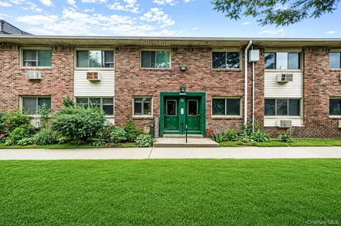 2453 Union Blvd #24A, Islip, NY 11751