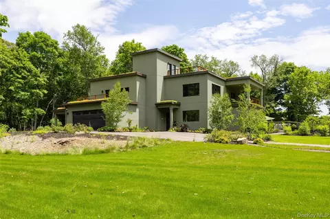 Exterior - 215 Smith Rd, Poughkeepsie, NY 12603 photo 2 of 23