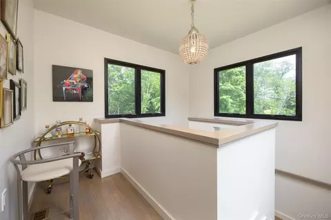 Entry Way - 215 Smith Rd, Poughkeepsie, NY 12603 photo 3 of 4