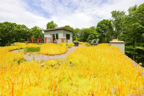 Exterior - 215 Smith Rd, Poughkeepsie, NY 12603 photo 6 of 23