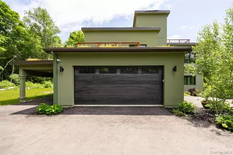 Exterior - 215 Smith Rd, Poughkeepsie, NY 12603 photo 8 of 23