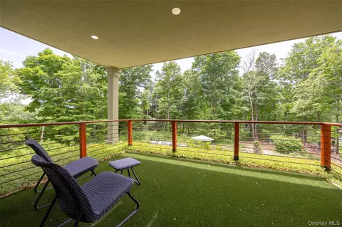Exterior - 215 Smith Rd, Poughkeepsie, NY 12603 photo 5 of 23