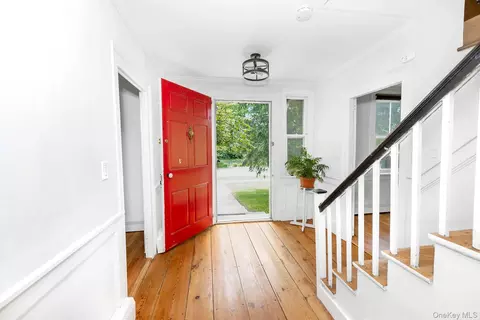 14 S Maple Ave, North East, NY 12546