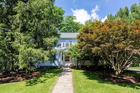 14 S Maple Ave, North East, NY 12546